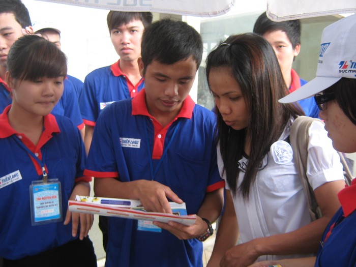 Tuổi trẻ Việt Nam ngày nay rất thân thiện. Các bạn luôn tham gia nhiệt tình các phong trào do Đoàn thanh niên tổ chức.